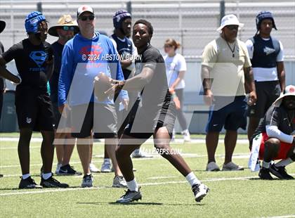 Thumbnail 2 in St. John Bosco vs. Serra (Brave 8 Invitational) photogallery.
