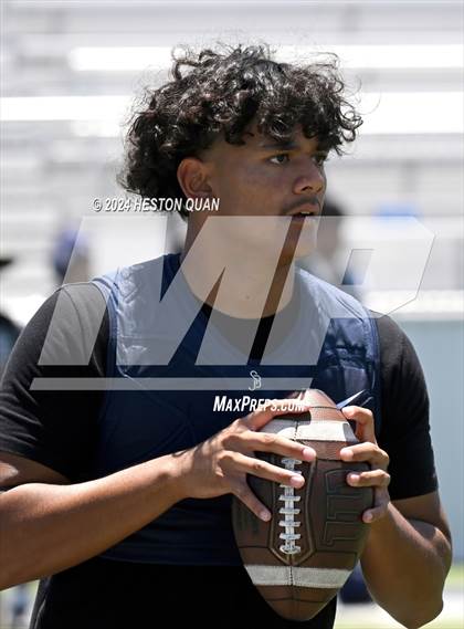 Thumbnail 3 in St. John Bosco vs. Serra (Brave 8 Invitational) photogallery.