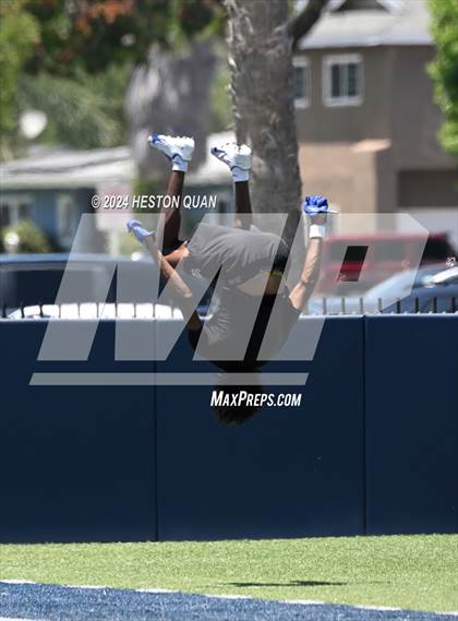 Thumbnail 3 in St. John Bosco vs. Serra (Brave 8 Invitational) photogallery.