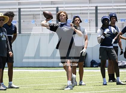 Thumbnail 2 in St. John Bosco vs. Serra (Brave 8 Invitational) photogallery.