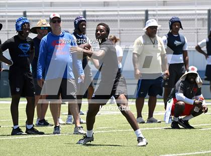 Thumbnail 3 in St. John Bosco vs. Serra (Brave 8 Invitational) photogallery.
