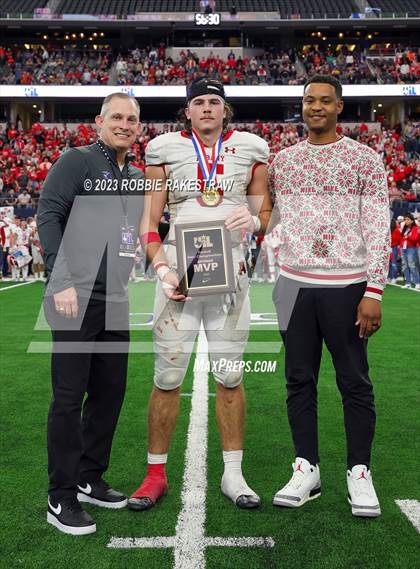 Thumbnail 1 in Albany vs. Mart (UIL Football 2A D2 Final Medal Ceremony) photogallery.