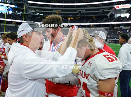 Thumbnail 3 in Albany vs. Mart (UIL Football 2A D2 Final Medal Ceremony) photogallery.