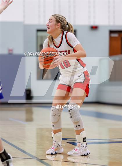 Thumbnail 2 in Muenster vs. Wolfe City (UIL 2A Bi-District) photogallery.