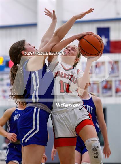 Thumbnail 1 in Muenster vs. Wolfe City (UIL 2A Bi-District) photogallery.
