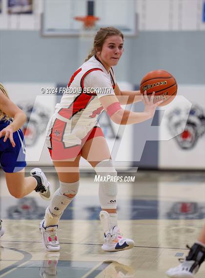 Thumbnail 1 in Muenster vs. Wolfe City (UIL 2A Bi-District) photogallery.