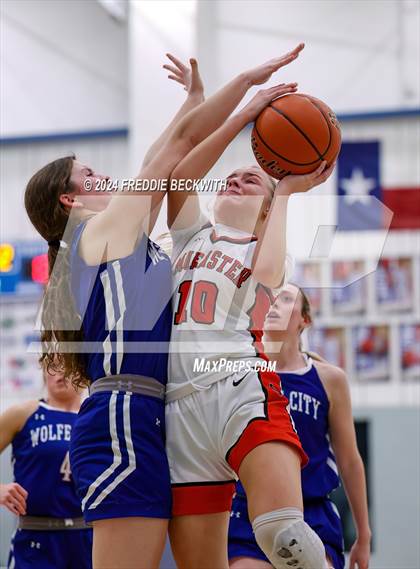 Thumbnail 3 in Muenster vs. Wolfe City (UIL 2A Bi-District) photogallery.