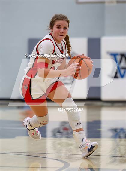 Thumbnail 3 in Muenster vs. Wolfe City (UIL 2A Bi-District) photogallery.
