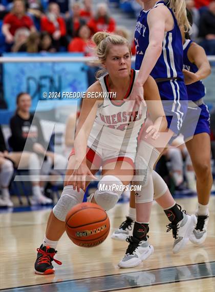 Thumbnail 2 in Muenster vs. Wolfe City (UIL 2A Bi-District) photogallery.