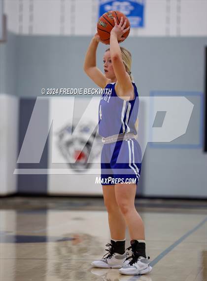 Thumbnail 1 in Muenster vs. Wolfe City (UIL 2A Bi-District) photogallery.
