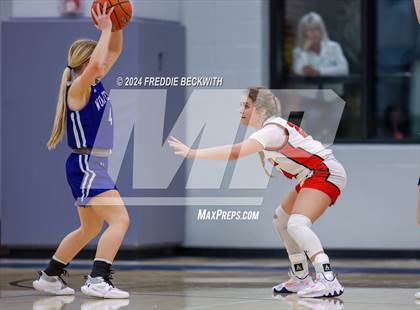 Thumbnail 1 in Muenster vs. Wolfe City (UIL 2A Bi-District) photogallery.