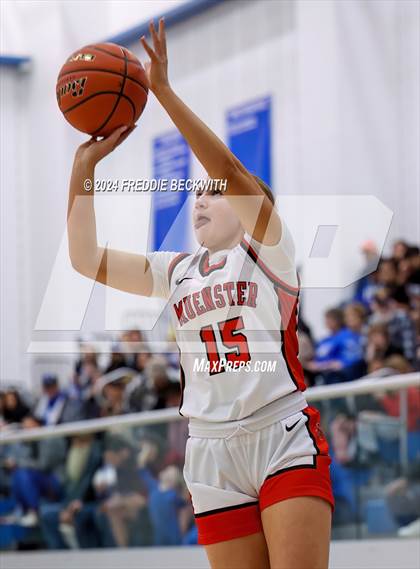 Thumbnail 3 in Muenster vs. Wolfe City (UIL 2A Bi-District) photogallery.