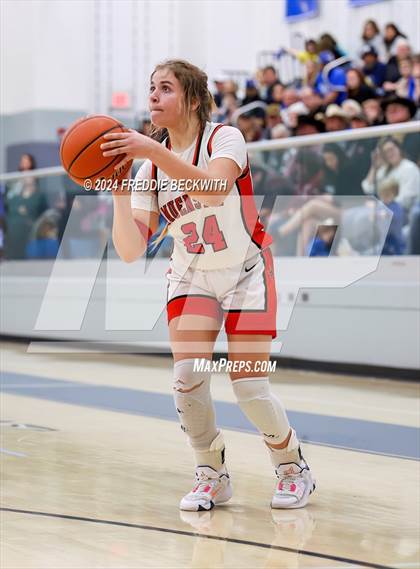 Thumbnail 3 in Muenster vs. Wolfe City (UIL 2A Bi-District) photogallery.