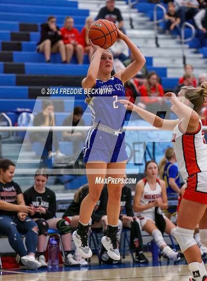 Thumbnail 1 in Muenster vs. Wolfe City (UIL 2A Bi-District) photogallery.