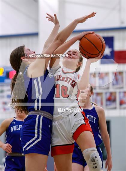 Thumbnail 2 in Muenster vs. Wolfe City (UIL 2A Bi-District) photogallery.
