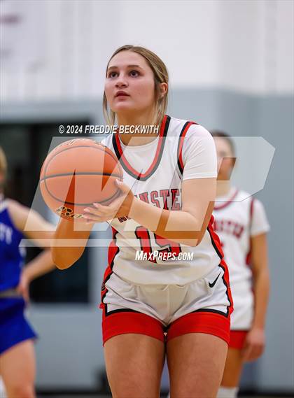 Thumbnail 3 in Muenster vs. Wolfe City (UIL 2A Bi-District) photogallery.