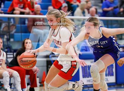 Thumbnail 2 in Muenster vs. Wolfe City (UIL 2A Bi-District) photogallery.