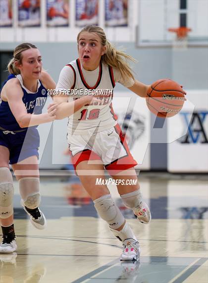 Thumbnail 1 in Muenster vs. Wolfe City (UIL 2A Bi-District) photogallery.