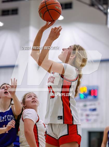 Thumbnail 3 in Muenster vs. Wolfe City (UIL 2A Bi-District) photogallery.