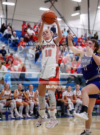 Thumbnail 3 in Muenster vs. Wolfe City (UIL 2A Bi-District) photogallery.