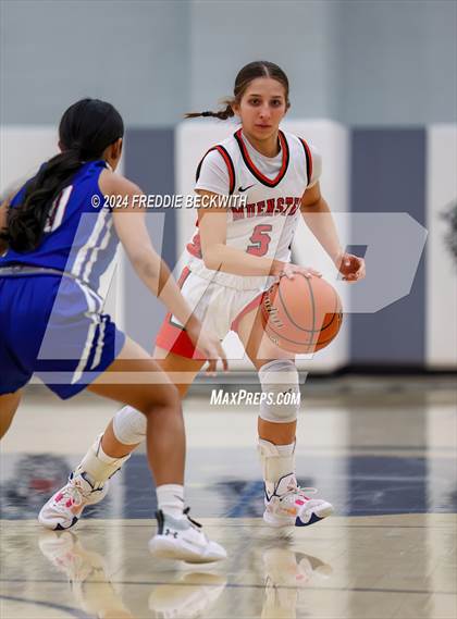 Thumbnail 3 in Muenster vs. Wolfe City (UIL 2A Bi-District) photogallery.