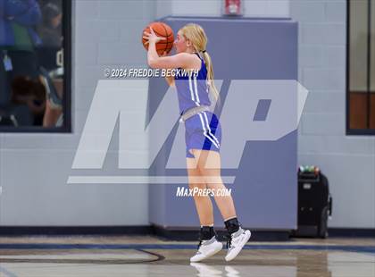 Thumbnail 1 in Muenster vs. Wolfe City (UIL 2A Bi-District) photogallery.