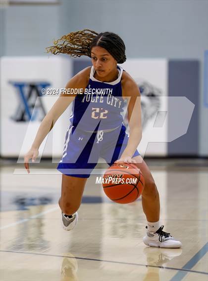 Thumbnail 2 in Muenster vs. Wolfe City (UIL 2A Bi-District) photogallery.