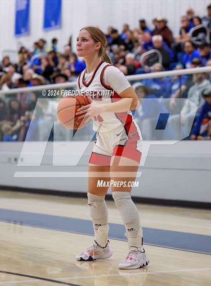Thumbnail 1 in Muenster vs. Wolfe City (UIL 2A Bi-District) photogallery.