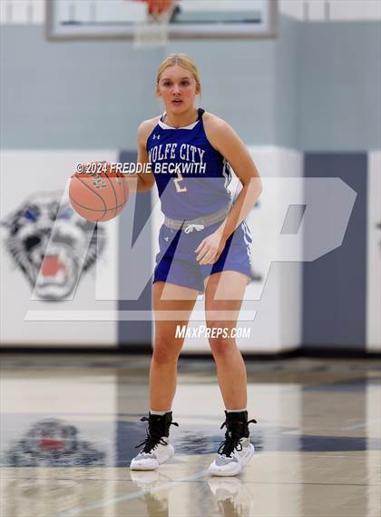 Thumbnail 2 in Muenster vs. Wolfe City (UIL 2A Bi-District) photogallery.