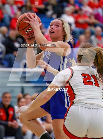 Thumbnail 2 in Muenster vs. Wolfe City (UIL 2A Bi-District) photogallery.
