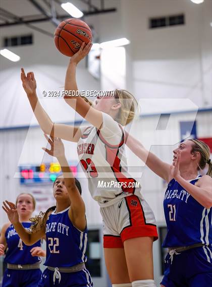Thumbnail 3 in Muenster vs. Wolfe City (UIL 2A Bi-District) photogallery.