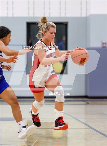 Thumbnail 1 in Muenster vs. Wolfe City (UIL 2A Bi-District) photogallery.