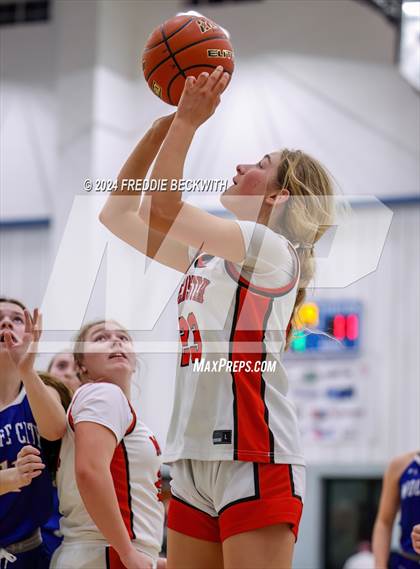Thumbnail 2 in Muenster vs. Wolfe City (UIL 2A Bi-District) photogallery.
