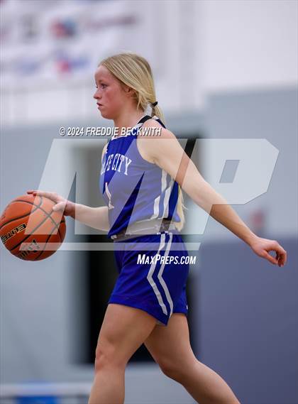 Thumbnail 3 in Muenster vs. Wolfe City (UIL 2A Bi-District) photogallery.