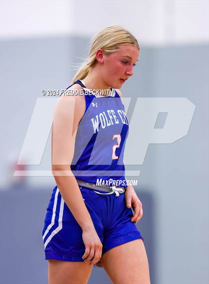 Thumbnail 1 in Muenster vs. Wolfe City (UIL 2A Bi-District) photogallery.