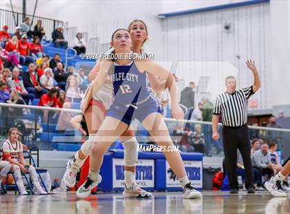 Thumbnail 3 in Muenster vs. Wolfe City (UIL 2A Bi-District) photogallery.
