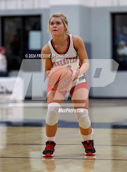Thumbnail 1 in Muenster vs. Wolfe City (UIL 2A Bi-District) photogallery.