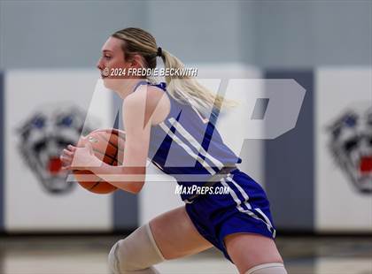 Thumbnail 3 in Muenster vs. Wolfe City (UIL 2A Bi-District) photogallery.