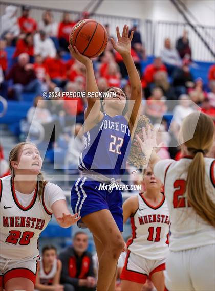 Thumbnail 1 in Muenster vs. Wolfe City (UIL 2A Bi-District) photogallery.