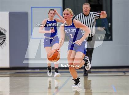 Thumbnail 3 in Muenster vs. Wolfe City (UIL 2A Bi-District) photogallery.