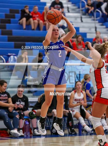 Thumbnail 3 in Muenster vs. Wolfe City (UIL 2A Bi-District) photogallery.