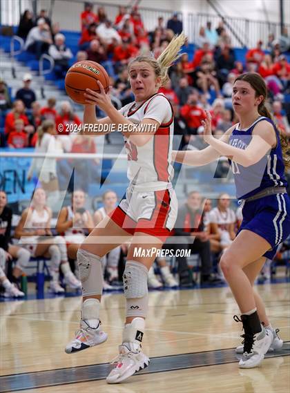Thumbnail 1 in Muenster vs. Wolfe City (UIL 2A Bi-District) photogallery.