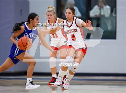 Thumbnail 2 in Muenster vs. Wolfe City (UIL 2A Bi-District) photogallery.