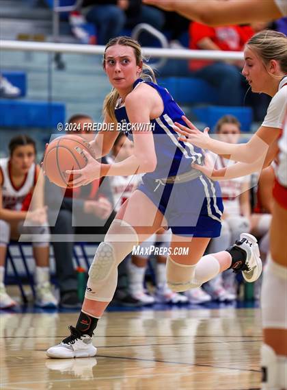 Thumbnail 3 in Muenster vs. Wolfe City (UIL 2A Bi-District) photogallery.