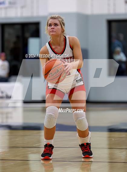 Thumbnail 2 in Muenster vs. Wolfe City (UIL 2A Bi-District) photogallery.