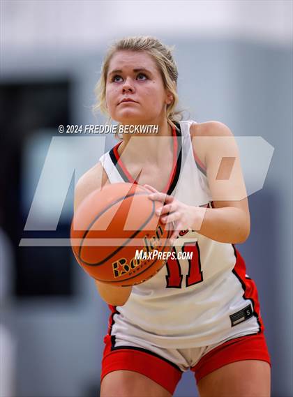Thumbnail 1 in Muenster vs. Wolfe City (UIL 2A Bi-District) photogallery.