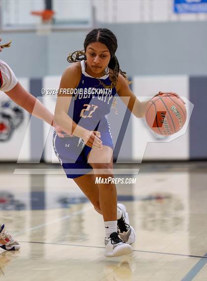 Thumbnail 3 in Muenster vs. Wolfe City (UIL 2A Bi-District) photogallery.