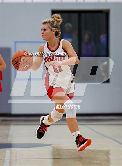 Thumbnail 1 in Muenster vs. Wolfe City (UIL 2A Bi-District) photogallery.