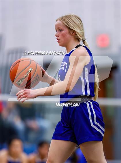 Thumbnail 1 in Muenster vs. Wolfe City (UIL 2A Bi-District) photogallery.