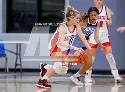 Thumbnail 1 in Muenster vs. Wolfe City (UIL 2A Bi-District) photogallery.